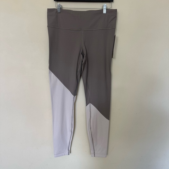 Lululemon Speed Wunder Tight *Asym
Half Moon / Light Chrome! EUC - Picture 2 of 5
